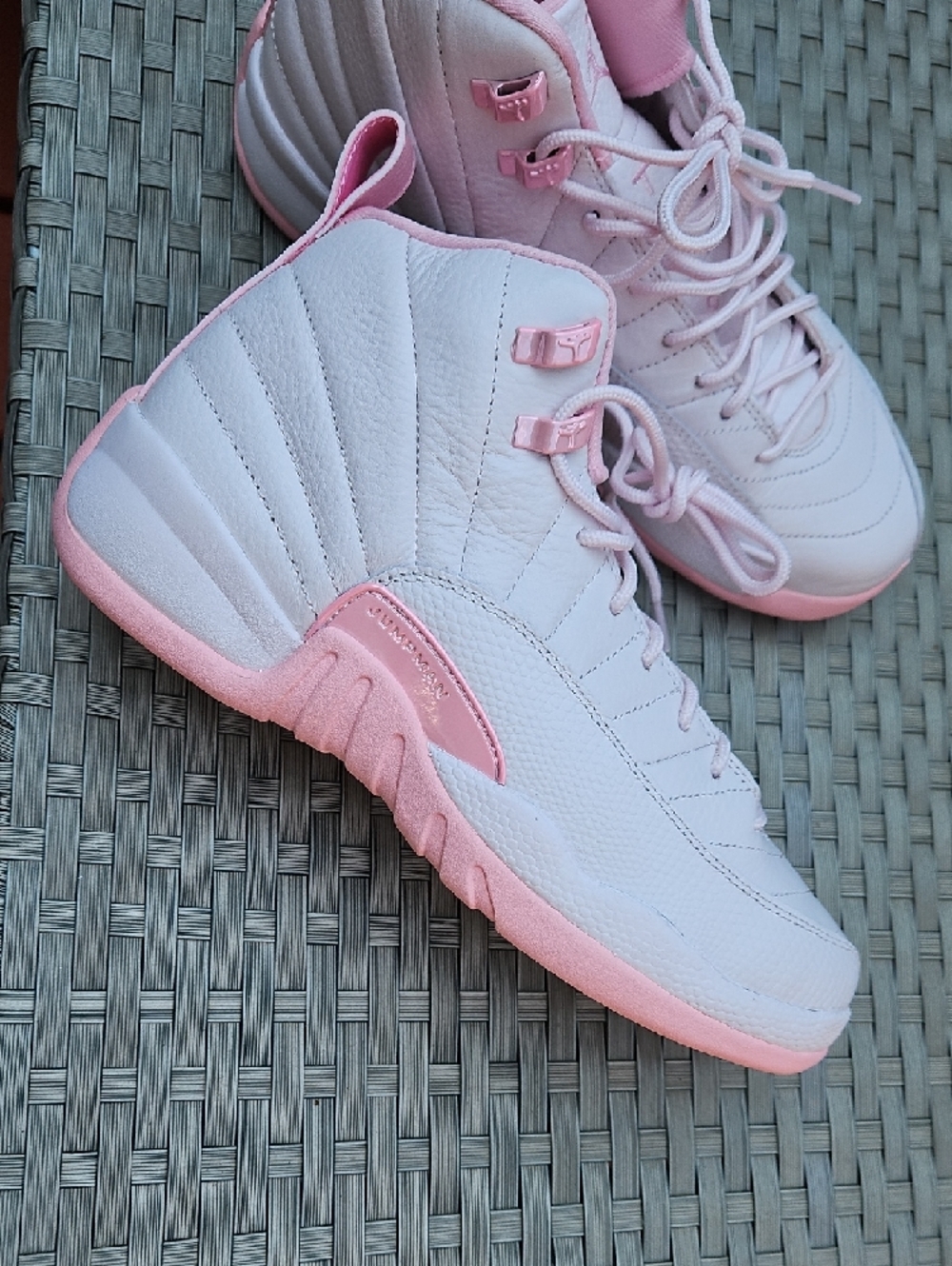 NEW Jordan Girls Pink and White Retro Basketball Sneakers SIZE 7Y - Picture 3 of 16